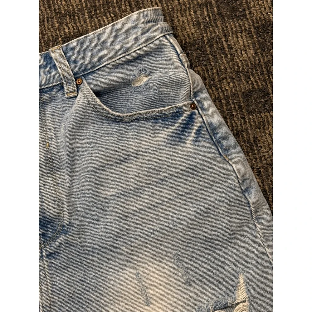 Chelsea Violet Distressed Denim Cut Off Shorts Blue‎ Light Wash Raw Hem Size 26